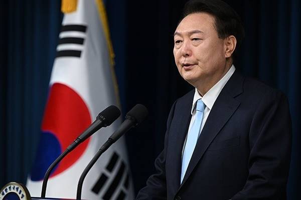 Yoon Seeks to Meet Trainee Doctors amid Medical Reform Feud