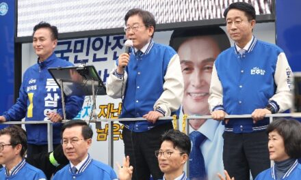 Main Opposition Leader Revisits Key Battleground Regions in Seoul