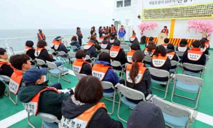 Ceremonies Held Nationwide to Remember 304 Victims of Sewol Ferry Disaster on 10th Anniv.