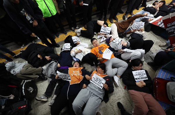 Members of Disability Organizations Stage Die-in on Day of Persons with Disabilities