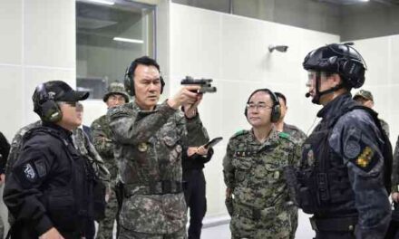 JCS Chief Pays Visit to Elite Special Force during Training