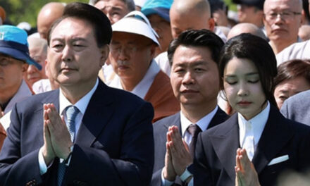 Yoon, First Lady Attend Ceremony Marking Return of Buddhist Relics