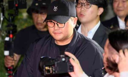 Singer Kim Ho-joong Apologizes after DUI Hit-and-Run Probe Questioning