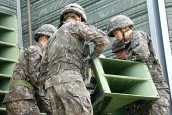 S. Korea Resumes DMZ Loudspeaker Broadcasts in Response to N. Korean Trash Balloons