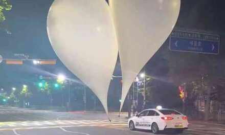 JCS: N. Korea Sends More Balloons Carrying Trash to S. Korea