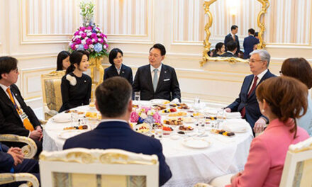Pres. Yoon Meets Kazakh PM, Flies to Uzbekistan for Last Leg of Trip